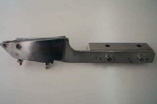 ボンネットヒンジ