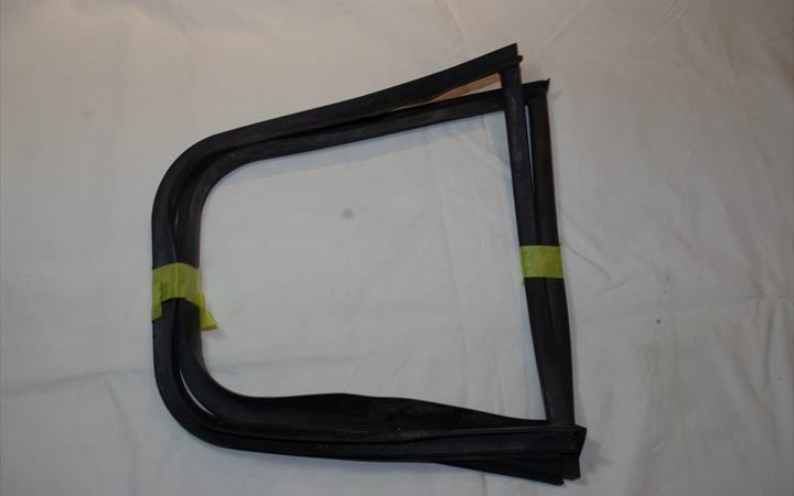 ＬＢ用　リヤ三角窓ゴム